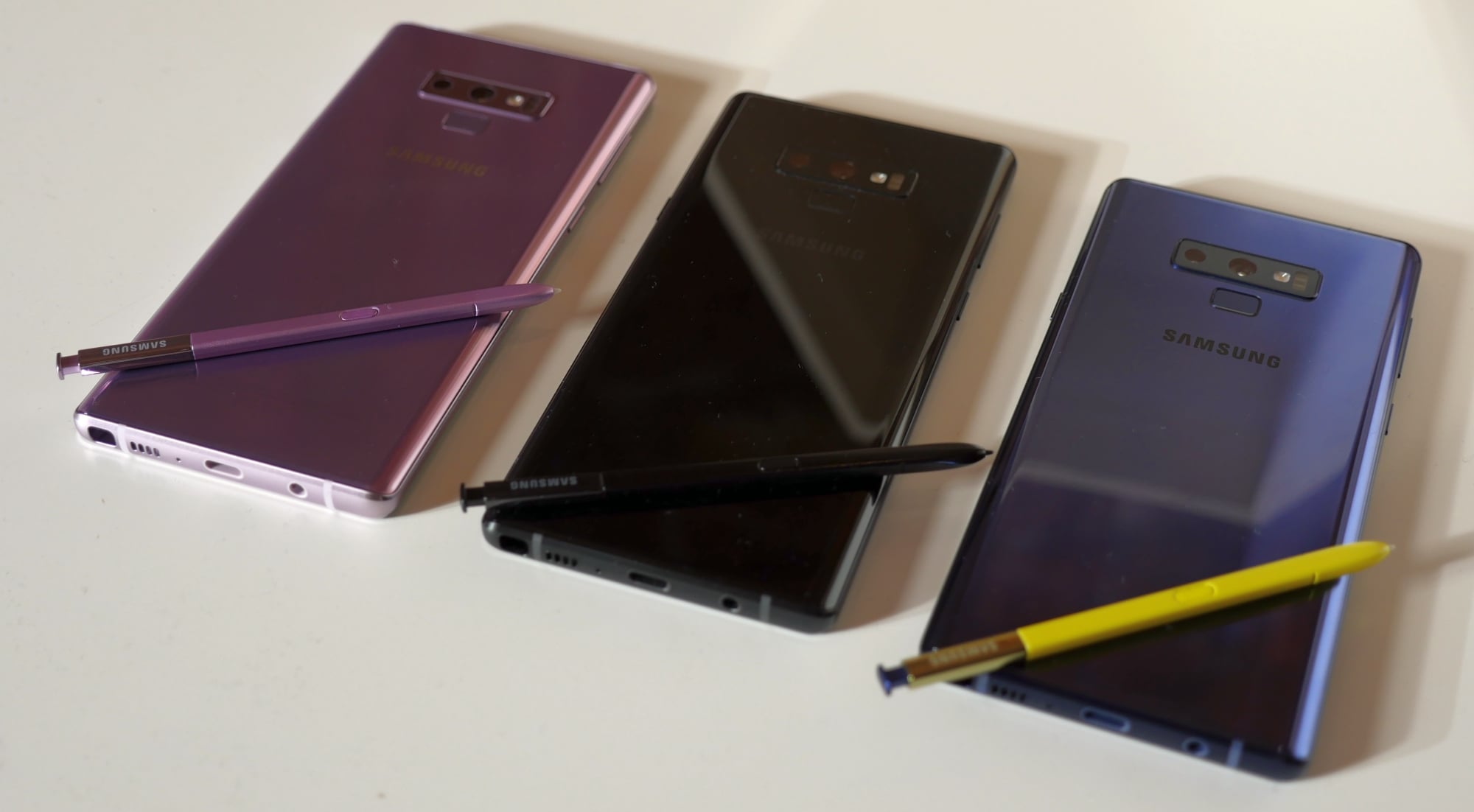 Galaxy Note 9 появится на рынке в четырех цветовых версиях: Midnight Black, Ocean Blue, Lavender Purple и Metallic Copper - к сожалению, последняя будет недоступна в Европе, а значит и в Польше